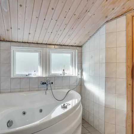 Beautiful In With Kitchen Holiday home